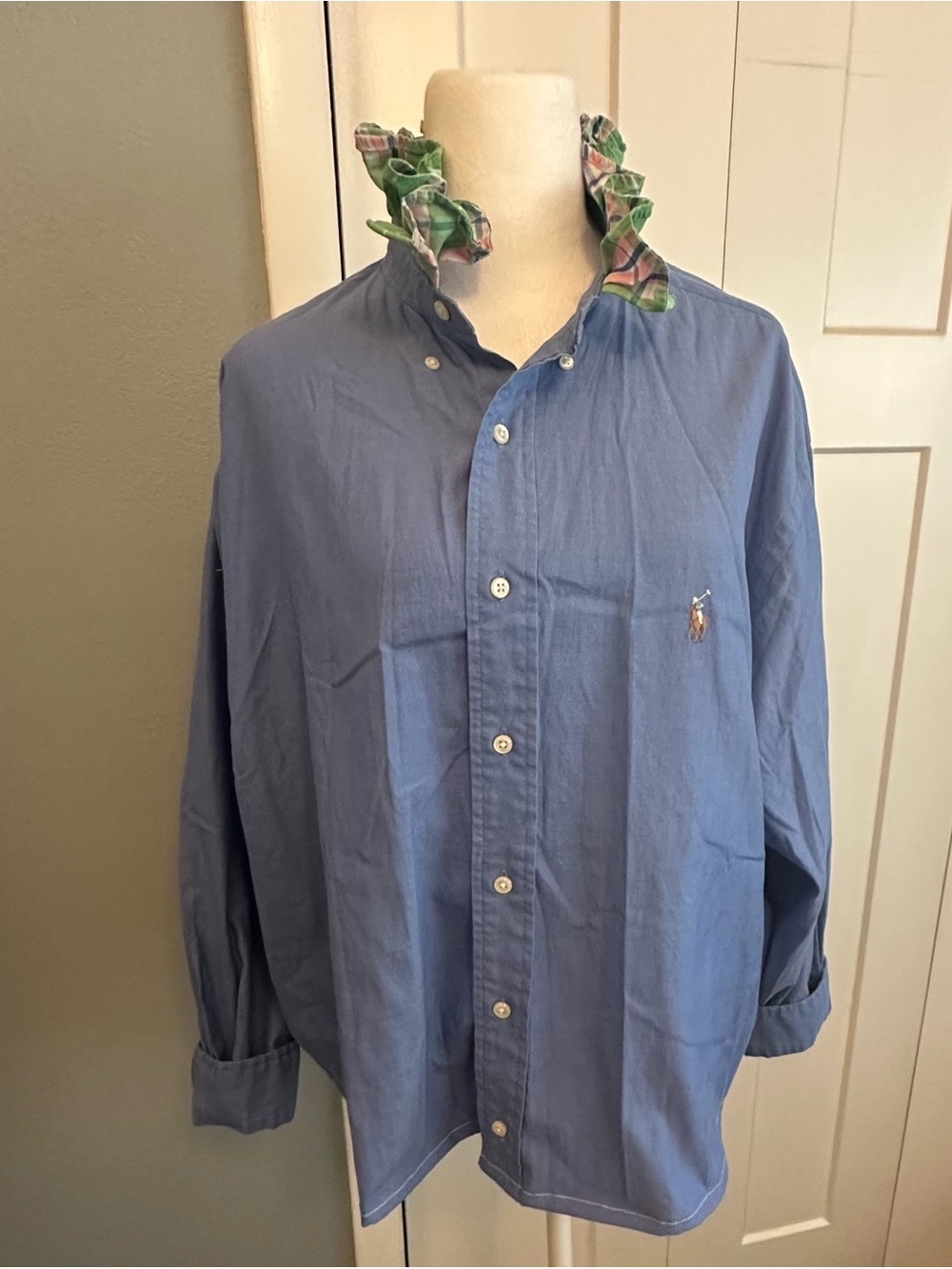 Women - Upcycled (reworked) men’s shirt with ruffled collar Ralph lauren